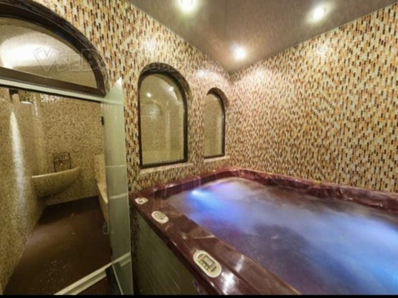 Джакузи большое и хамам центр почасово и на сутки можно снять. Центр Одеса