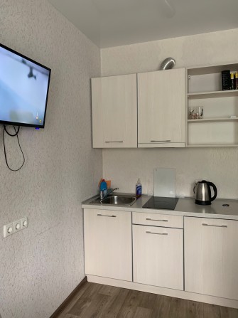 подобово метро,Захисників України ,Спортивна ,хозяйка - фото 1