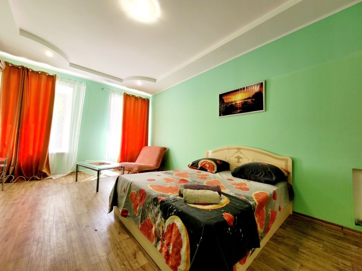 Свободна Центр Поч/Посут. Дерибасовская- 17  МакДональдс  ТЦ Афина - фото 1