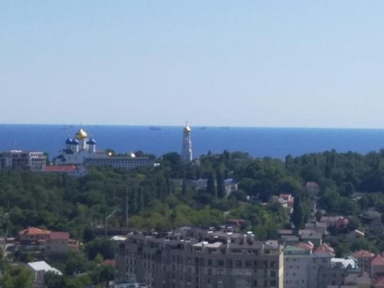 Сдам посутосно 1 комнатную квартиру на  13 станции большого фонтана. Одеса