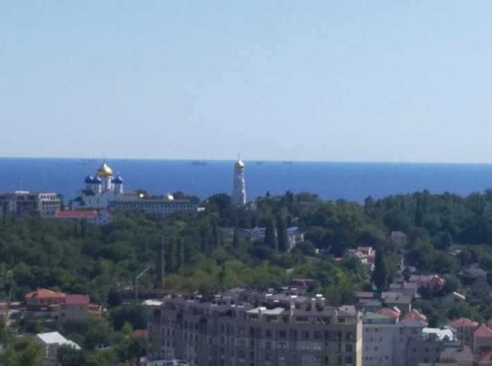 Сдам посутосно 1 комнатную квартиру на  13 станции большого фонтана. - фото 1