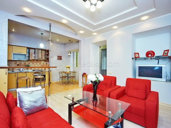 Квартира-студия с верандой в центре Одесса