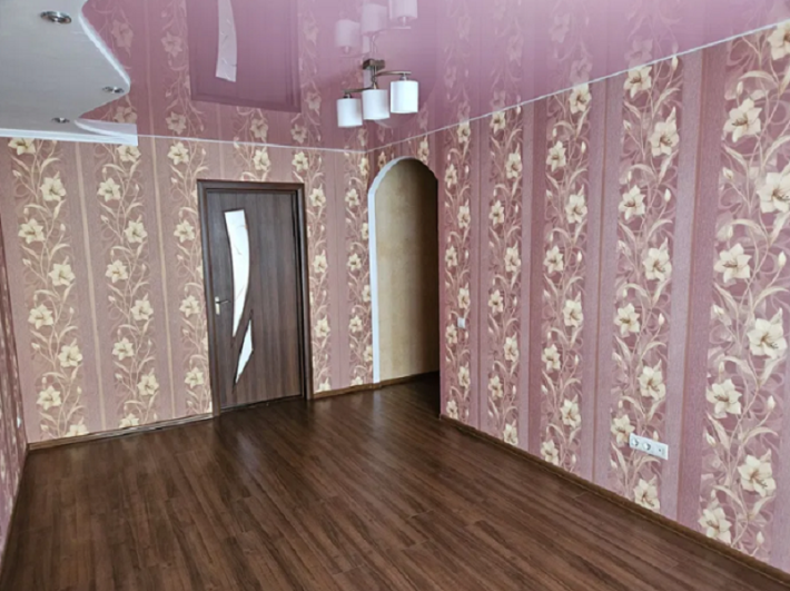 Продам трехкомнатную квартиру в Корабельном (р-н 54 школы) - фото 1