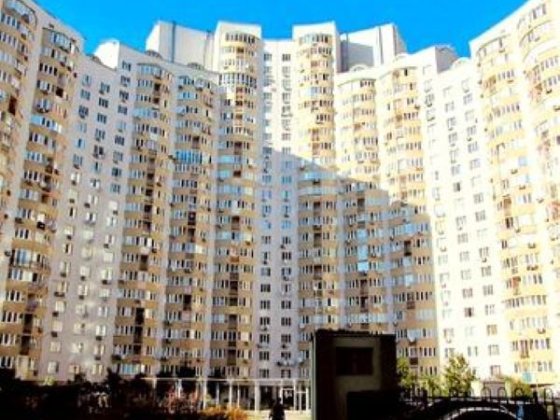 Продаж 3-к квартири вул. Дніпровська набережна 19в