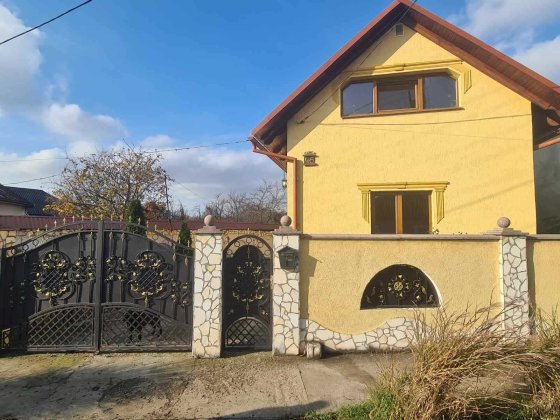 Продається чудовий сімейний будинок в м.Берегово Берегово