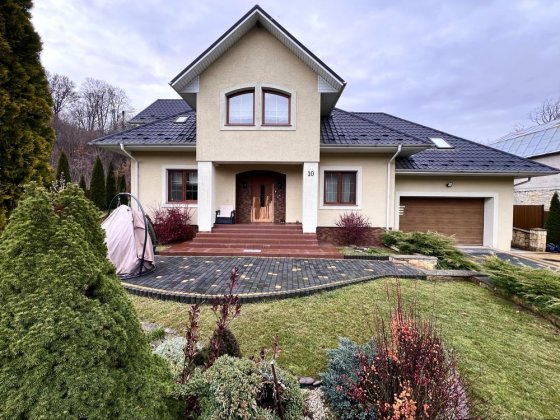 Продаж чудового будинку біля лісу Бережаны