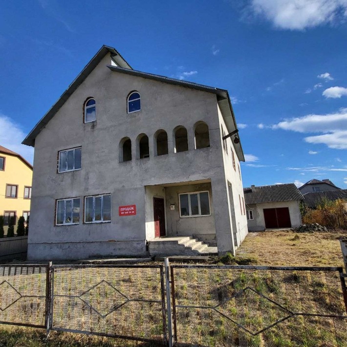 Продаж 2 поверхового будинку з літньою кухнею, гаражем та госп. приміщ - фото 1