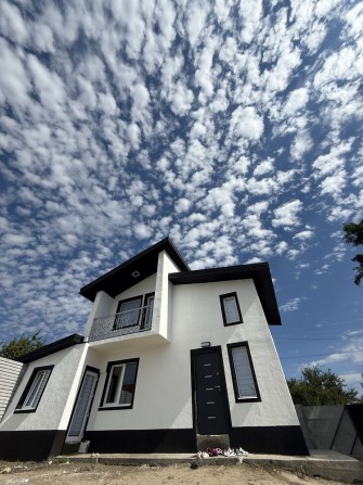 Продам новый  Дом район чайки - фото 1