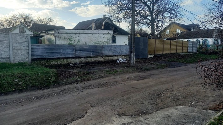 Продам 1/2 Дома ниже Украины Черемушки,,, - фото 1