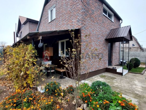 Заміський будиночок поряд із містом Каменское