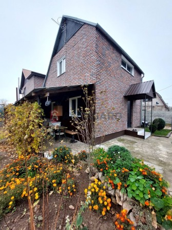 Заміський будиночок поряд із містом - фото 1