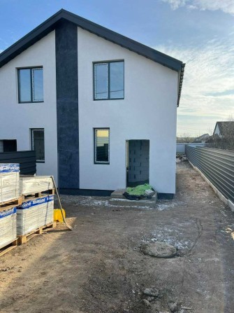 Двоповерховий дуплекс 60 м² з власним двором та ділянкою 2.5 сотки - фото 1