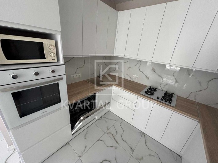 БЕЗ КОМІСІЇ! Світлий ТаунХаус з ремонтом. Три поверхи. ГАЗ - фото 1