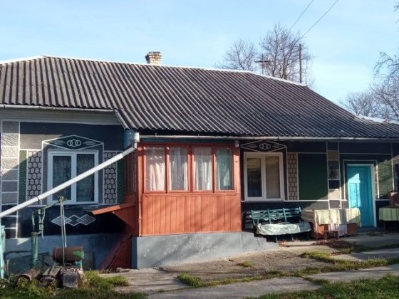 Продається житловий будинок в селі Завалів, готовий до проживання. Долина