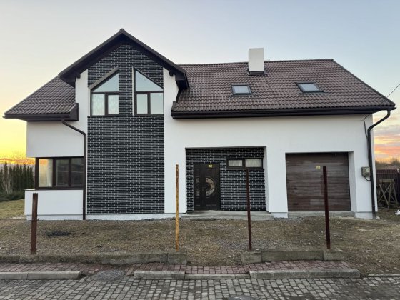 Продам 2п будинок вул.Василя Стуса з ділянкою Дрогобич