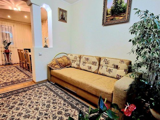 Доглянутий будинок  в ближньому центрі! Дрогобич