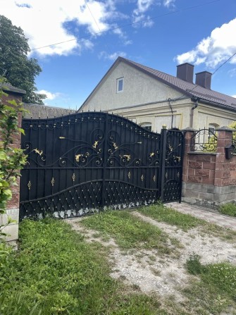 Продаж добротного будинку в центрі Здолбунова - фото 1