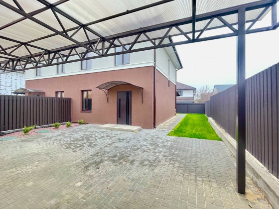 Дуплекс з  навісом , терасою і облаштованою територією Гостомель