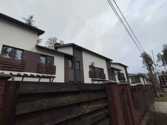 Продаж таунхаусу з якісним ремонтом, поруч з парком Гостомель