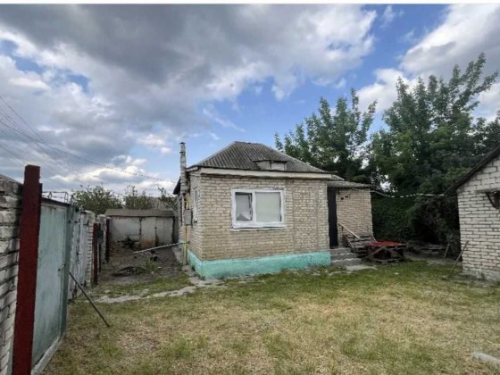 Продам дом в Змиеве . Газовое отопление .Участок 7 соток Тихий районTB Зміїв