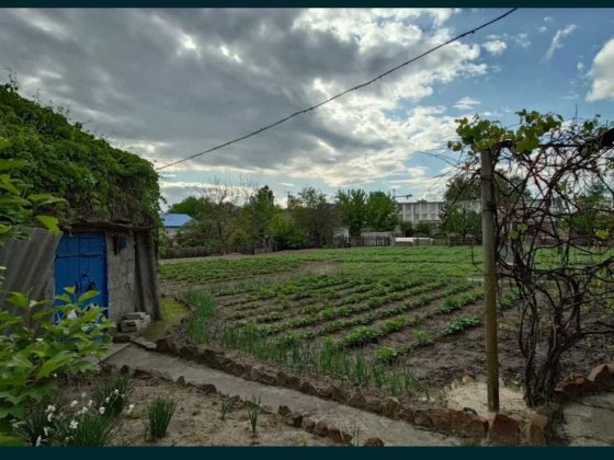 Продам дом в Змиеве Газовое отопление .Участок 10 соток Тихий районTB Зміїв