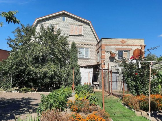 Продається двоповерховий будинок. Изюм