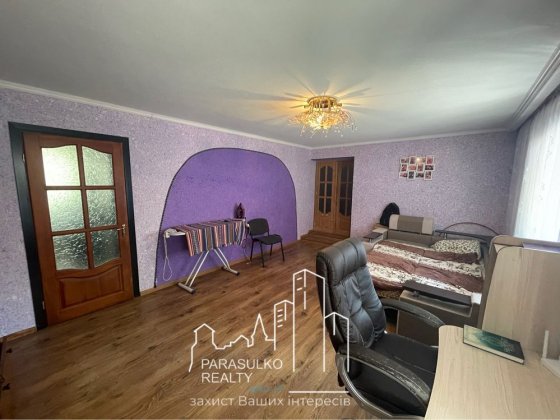 Продам просторий будинок в центрі міста Каменец-Подольский