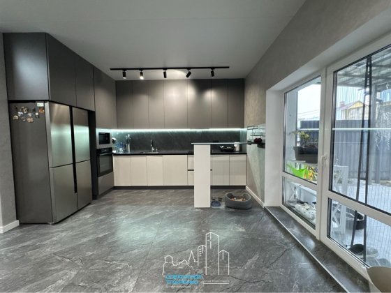 Сучасний котедж з ремонтом на МІКРОРАЙОНІ Каменец-Подольский