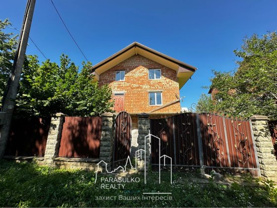 Продам новозбудований будинок в тихому та затишному місці Каменец-Подольский