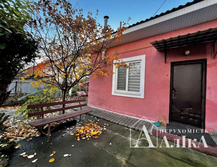 Продам частину будинку з власним двором - фото 1