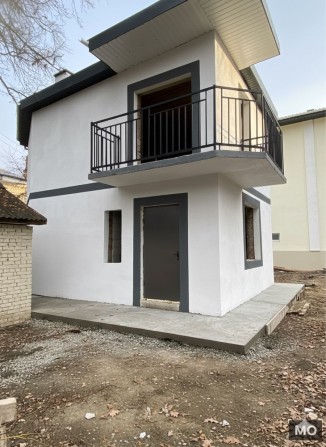 Щаслива сім'я починається тут: 2-поверховий будинок поруч із парком - фото 1