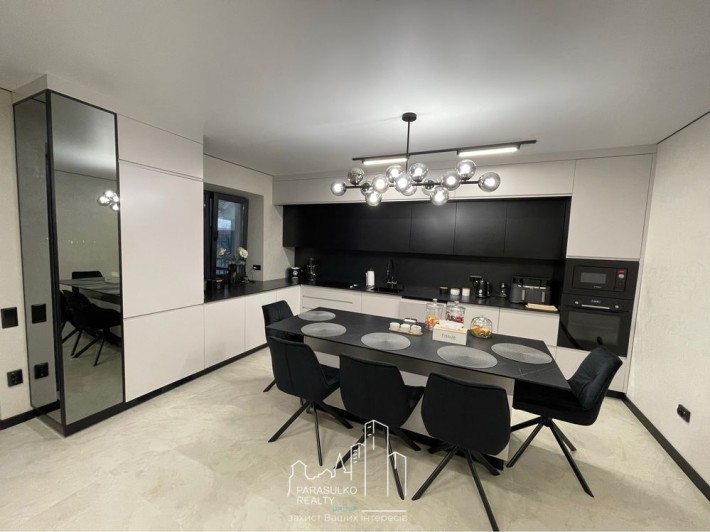 Продам шикарний будинок з меблями та приміадьною технікою - фото 1