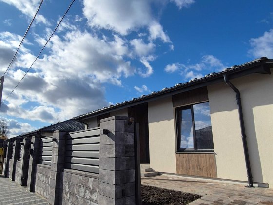 Будинок з гаражем, критою терасою та центр.комунікаціями Гостомель