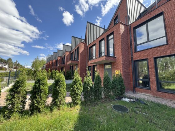 Готовий таунхаус, центральні комунікації, газ, ліс