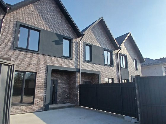 Газовое отопление!Отличное качество! Таунхаус возле озера в Гостомеле.