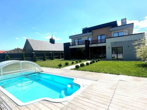 Продаж сучасного будинки з ремонтом,меблями і басейном Коломия