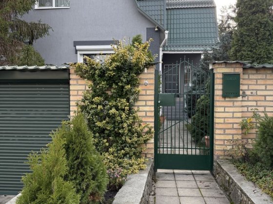 Будинок на 7 сотках з гаражем і двома підвалами. Гостомель лісова зона Гостомель