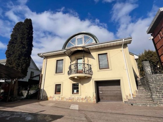 Продається 2во поверховий будинок Коростышев