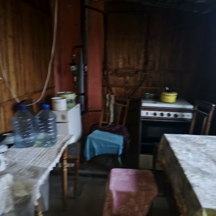 Добротный дом в центре г Мерефа возле рынка - фото 1