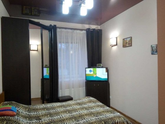 Продам гарний будинок з ділянкою 58 соток в центрі міста Обухів! Обухов