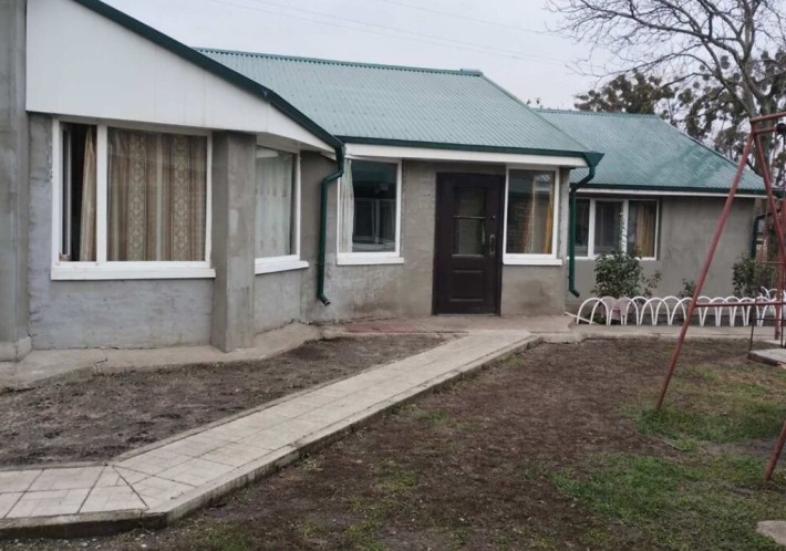 Будинок недалеко від річки та лісу - фото 1