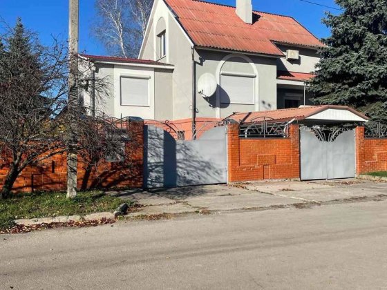 Гарний великий будинок Самар