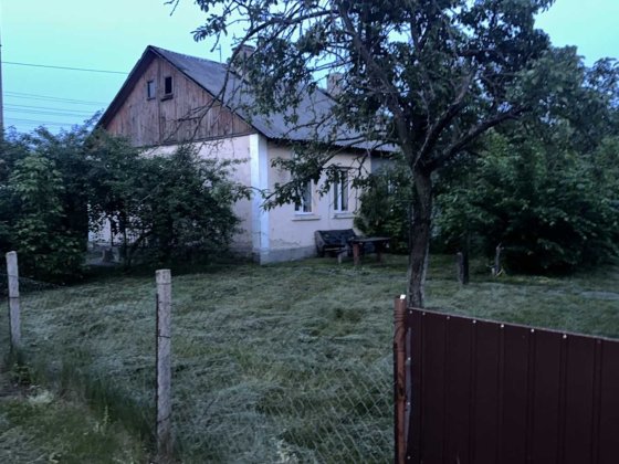 Півбудинку, квартира 2 кімнати, центр Сарны