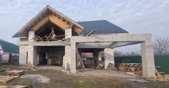 Сучасний проєкт з двома світлами - фото 1