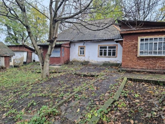 Продам будинок площею 74м2, в 2-ох км від центру міста. Сміла