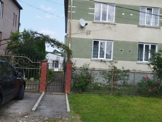 Продається половину будинку в м.Дрогобич Трускавець
