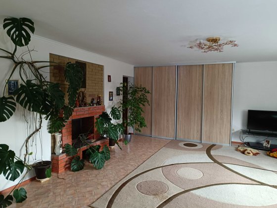 Продається новий будинок р-н С.Слобідки 84 кв.м окремий двір, гаражі Умань