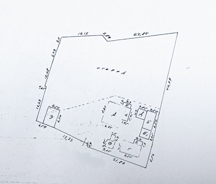 Продаж будинку з гаражем із земельною ділянкою поруч центру міста - фото 1
