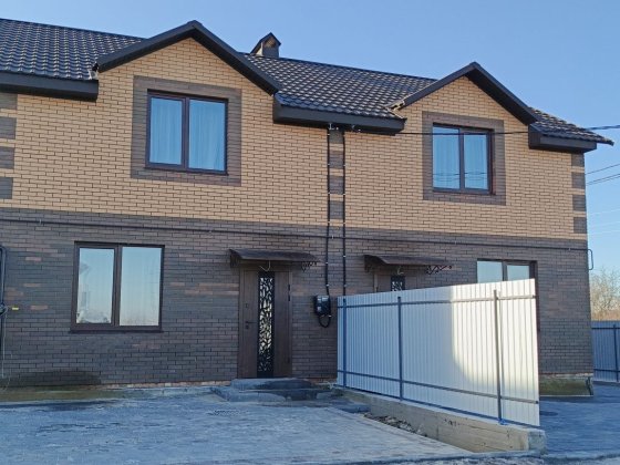 Продається таунхаус з якісним ремонтом та вбудованою технікою Агрономічне