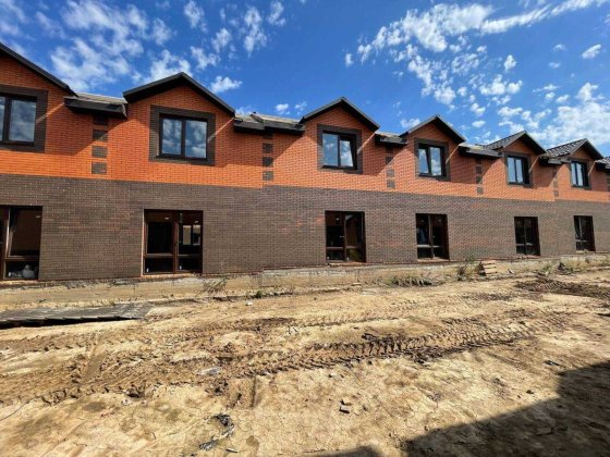 Продається двоповерховий таунхаус в Агрономічному Агрономичное